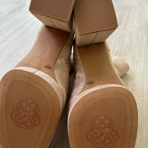 Vince Camuto booties for women. - Picture 5 of 6